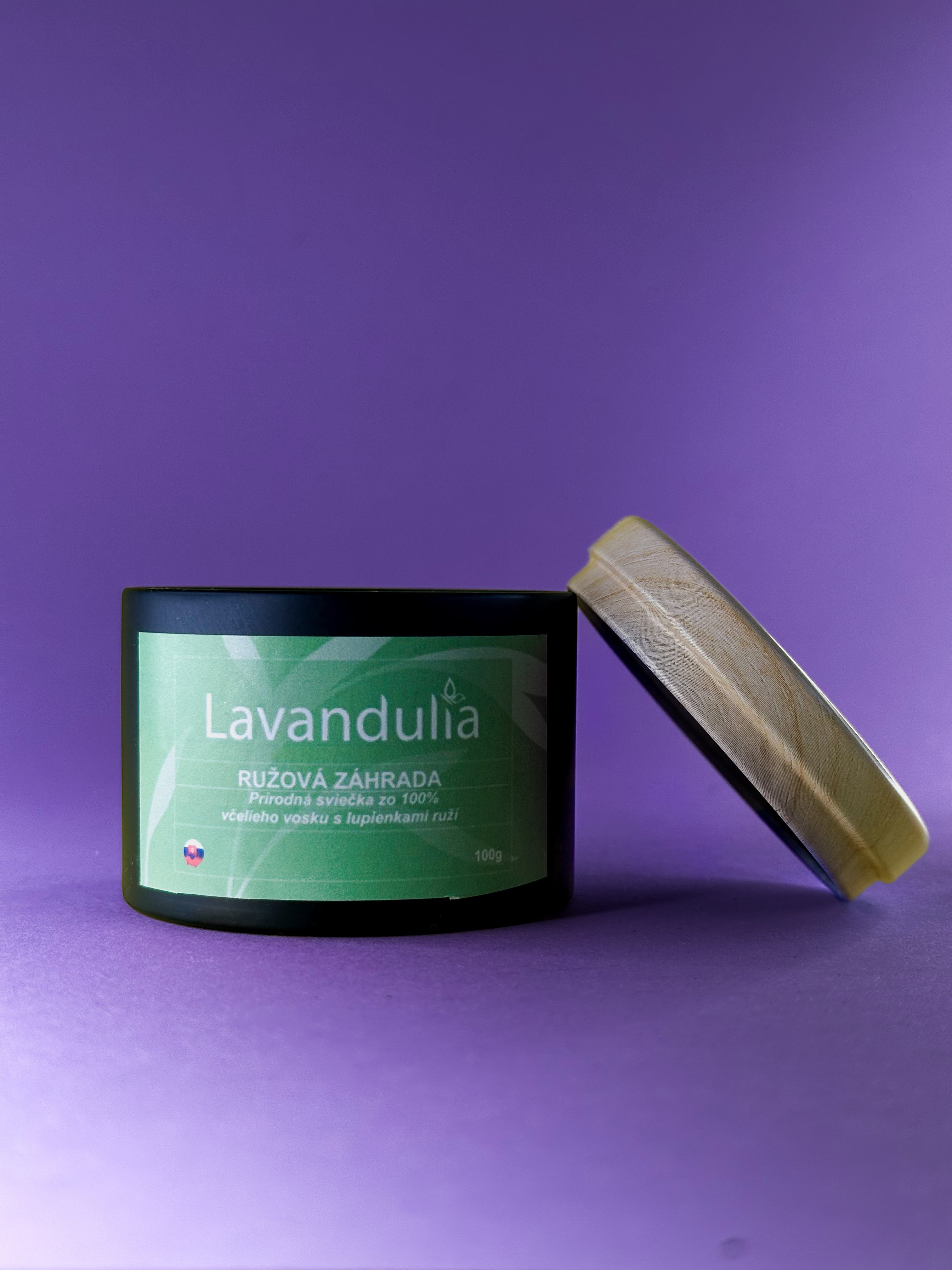 Rose Garden – une bougie naturelle 100 % cire d'abeille ornée d'une rose