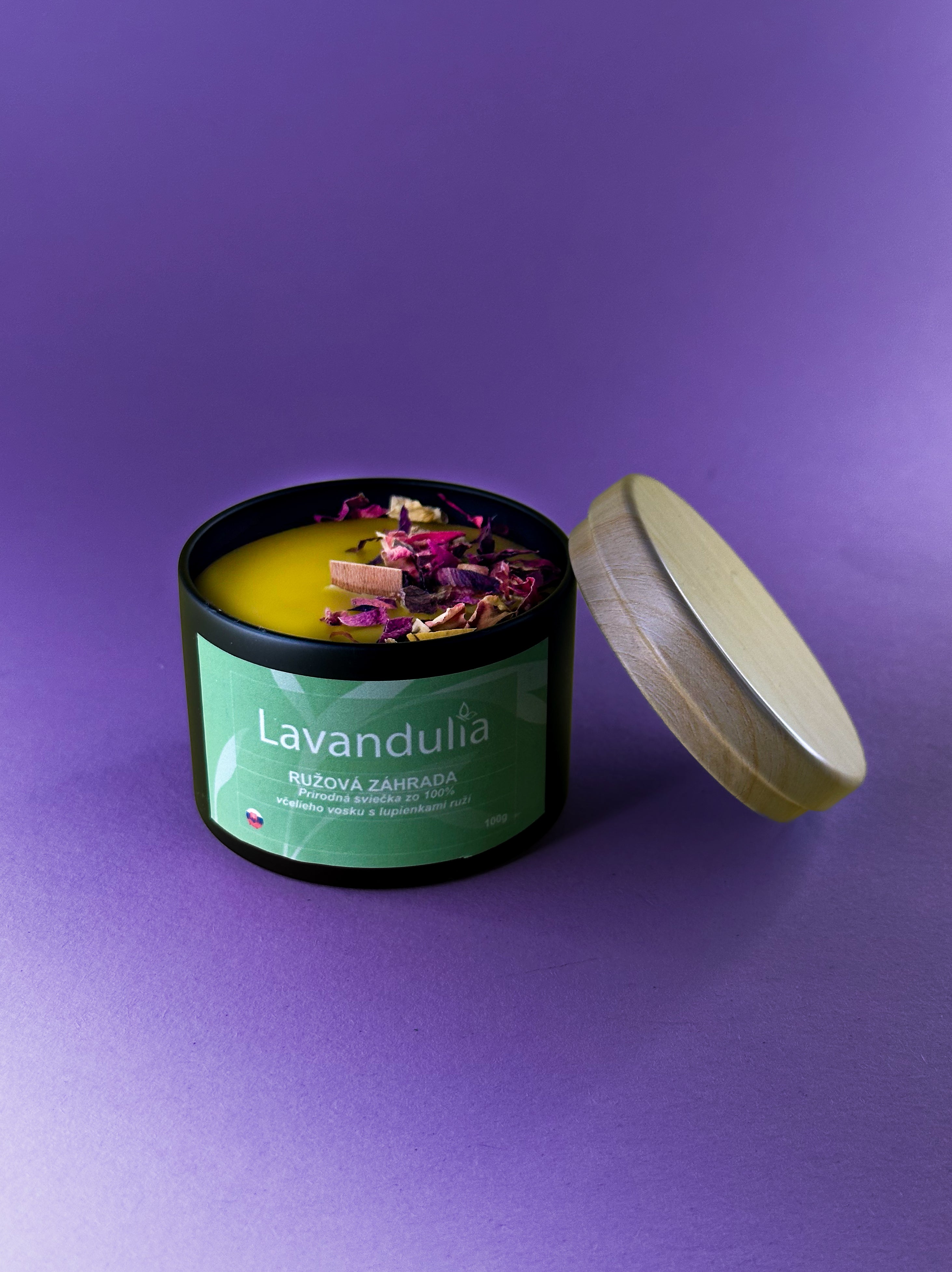 Rose Garden – une bougie naturelle 100 % cire d'abeille ornée d'une rose